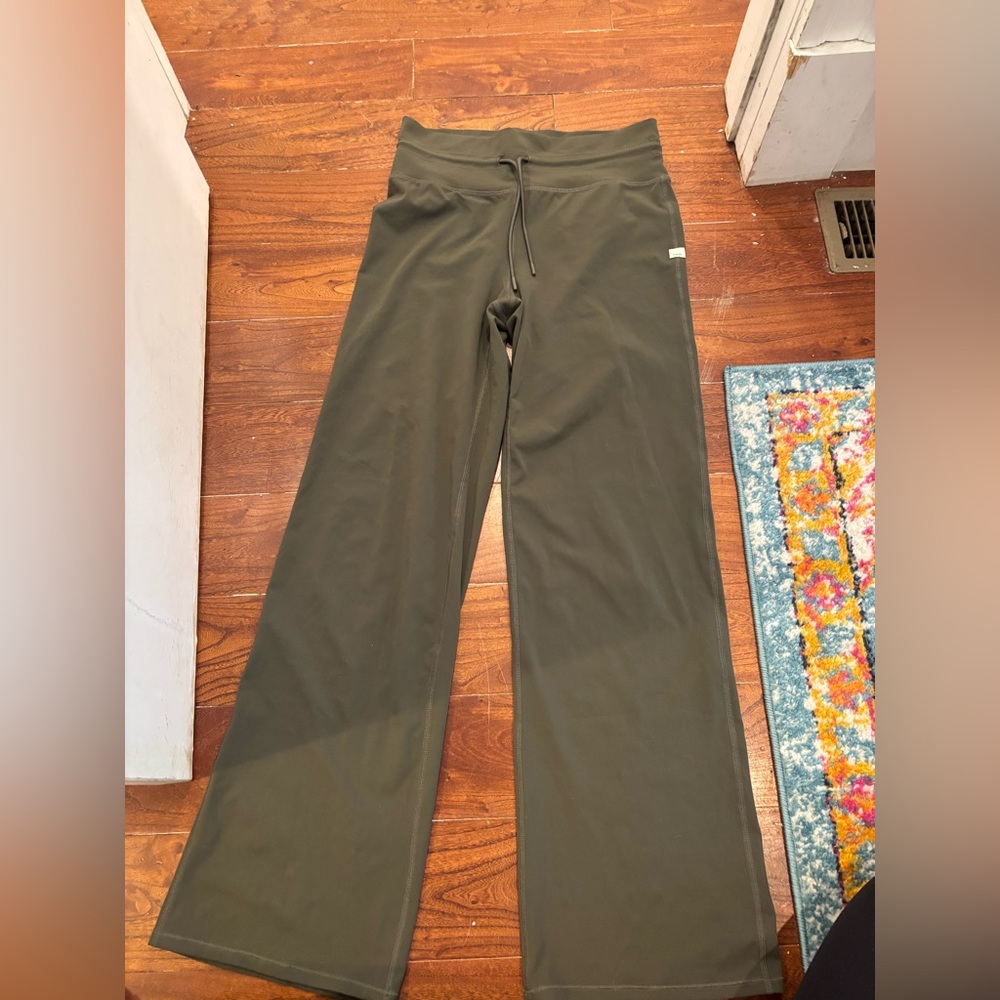 Vuori Dailey wide leg pant in size M in color Oregano. Currently sold out